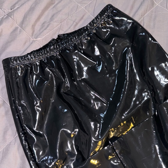 SKIMS VINYL SKIRT - Picture 2 of 13